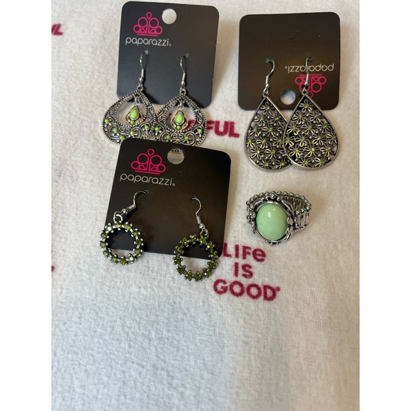 NWT Paparazzi set of 3 Green and silver earrings and ring - Picture 2 of 4